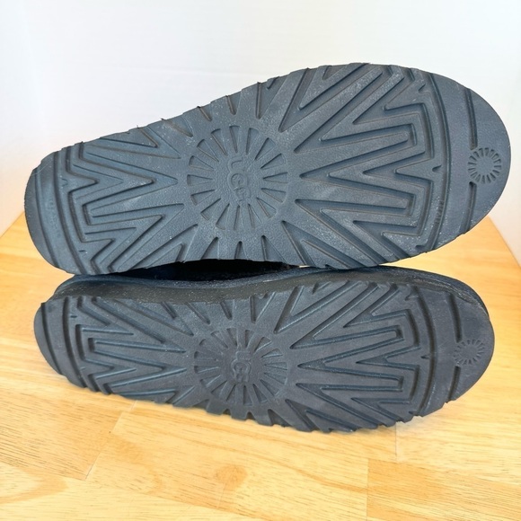 UGG classic Candy button detail knit boots size 11 - Picture 9 of 10